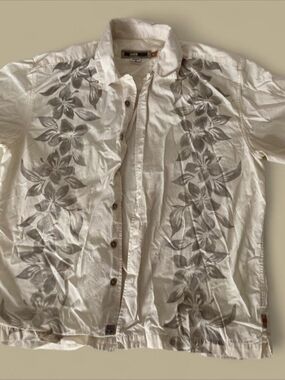 Quiksilver White Short-Sleeve Casual Button-Up Shirt